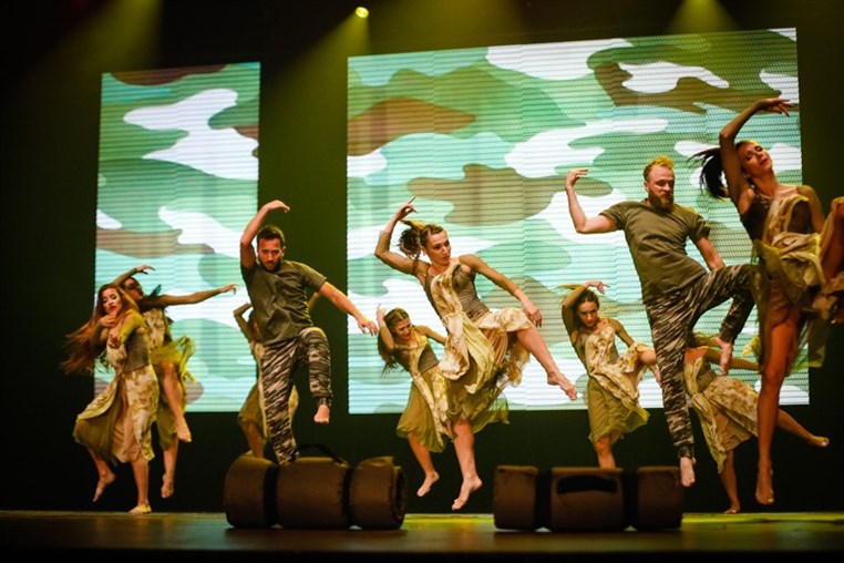 MOVES Dance-Back to the Roots